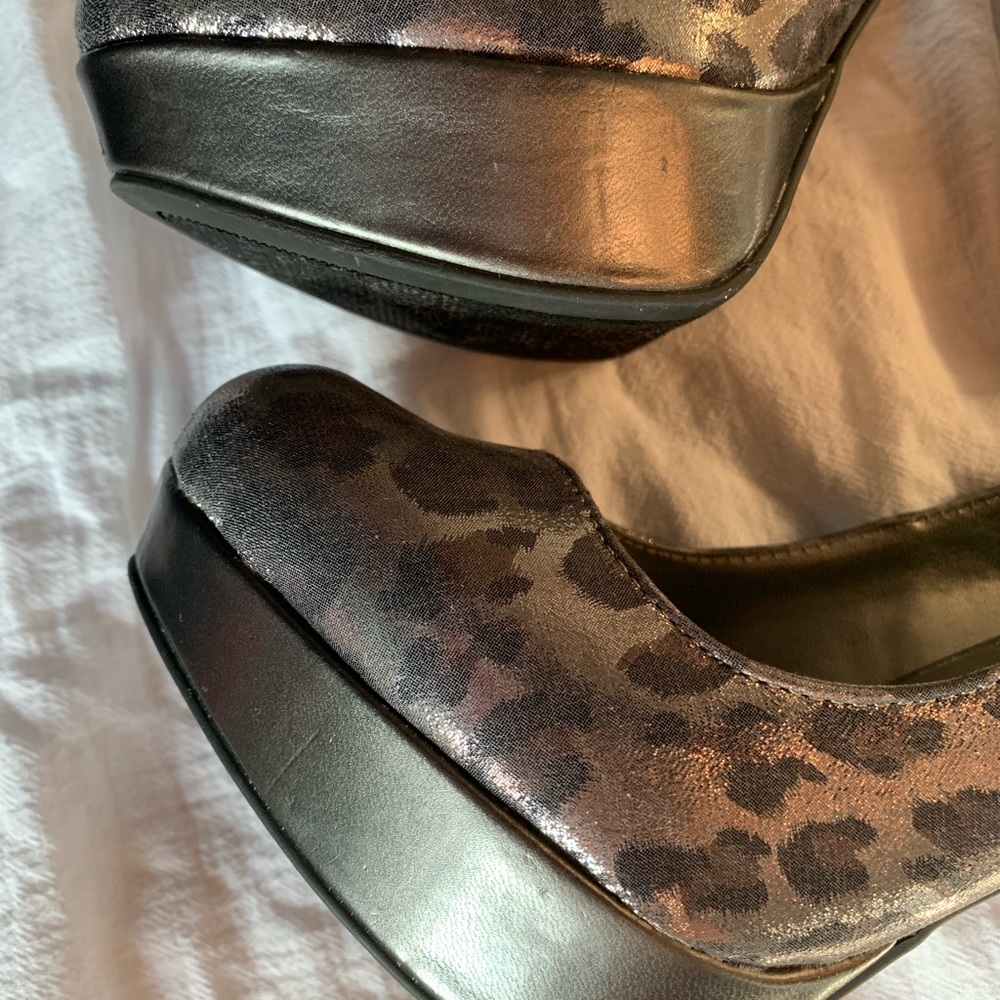 G by Guess Verna Cheetah Print Heels - Picture 3 of 8